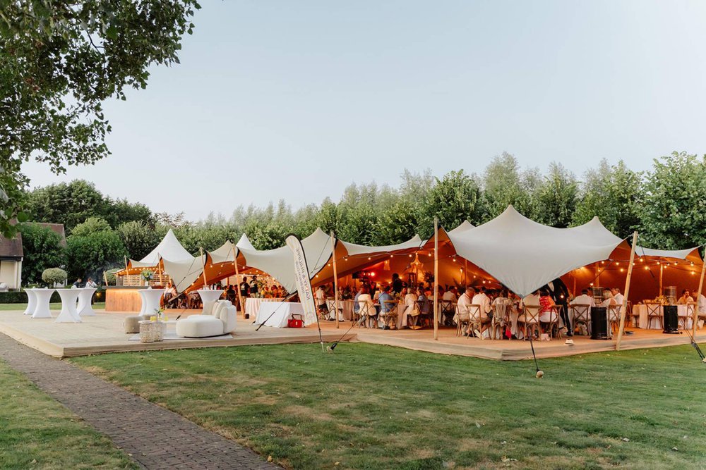 In deze 15 types feesttenten wil je trouwen (en feesten tot de ochtend!)