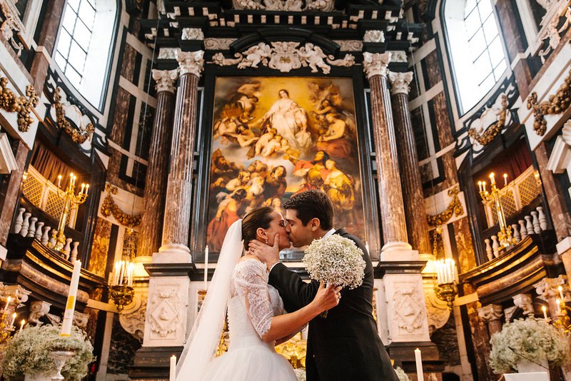 Bruidspaar%20in%20Sint-Carolus%20Borromeuskerk%20-%20Antwerpen%20-%20House%20of%20Weddings